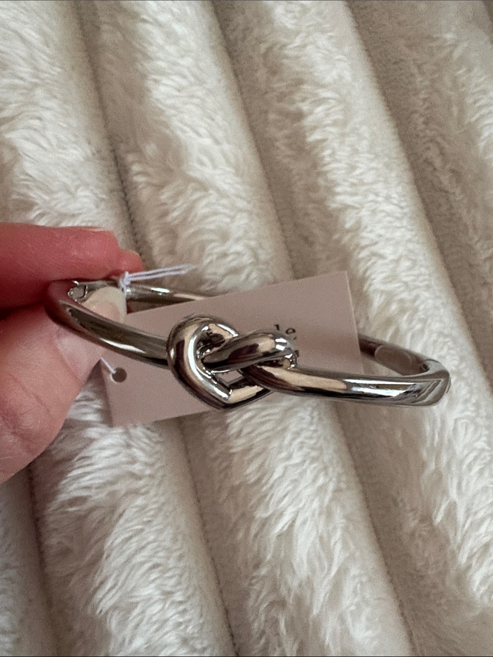 NWT Kate Spade ♠️ loves me knot bangle - Picture 6 of 10